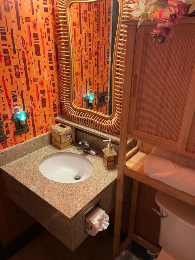 تامبا The Kondo Tiki المظهر الخارجي الصورة